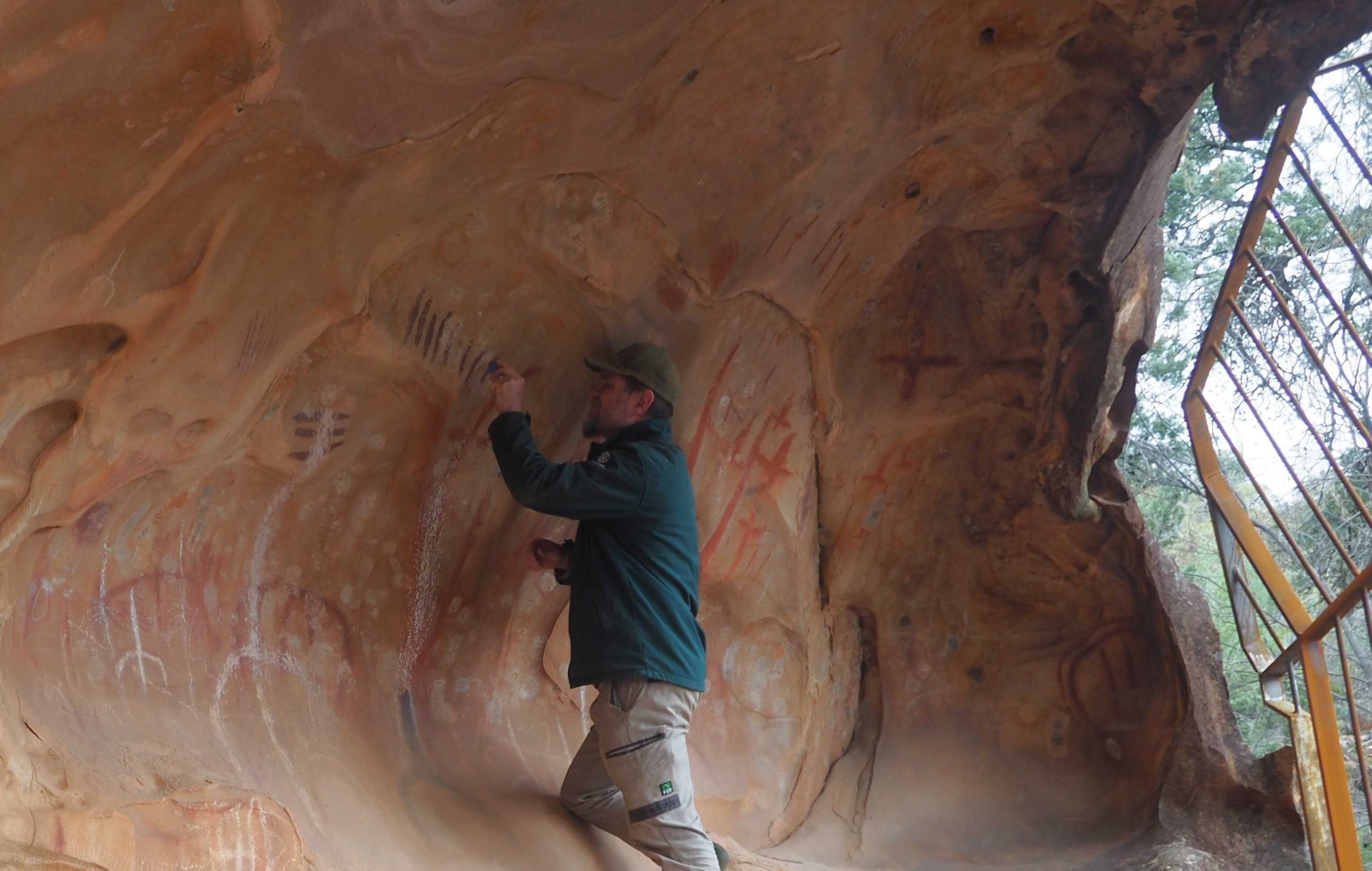 Welcome back to Arkaroo Rock, an ancient treasure in the Flinders Ranges